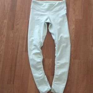 Alo Pistachio Green Idol Leggings